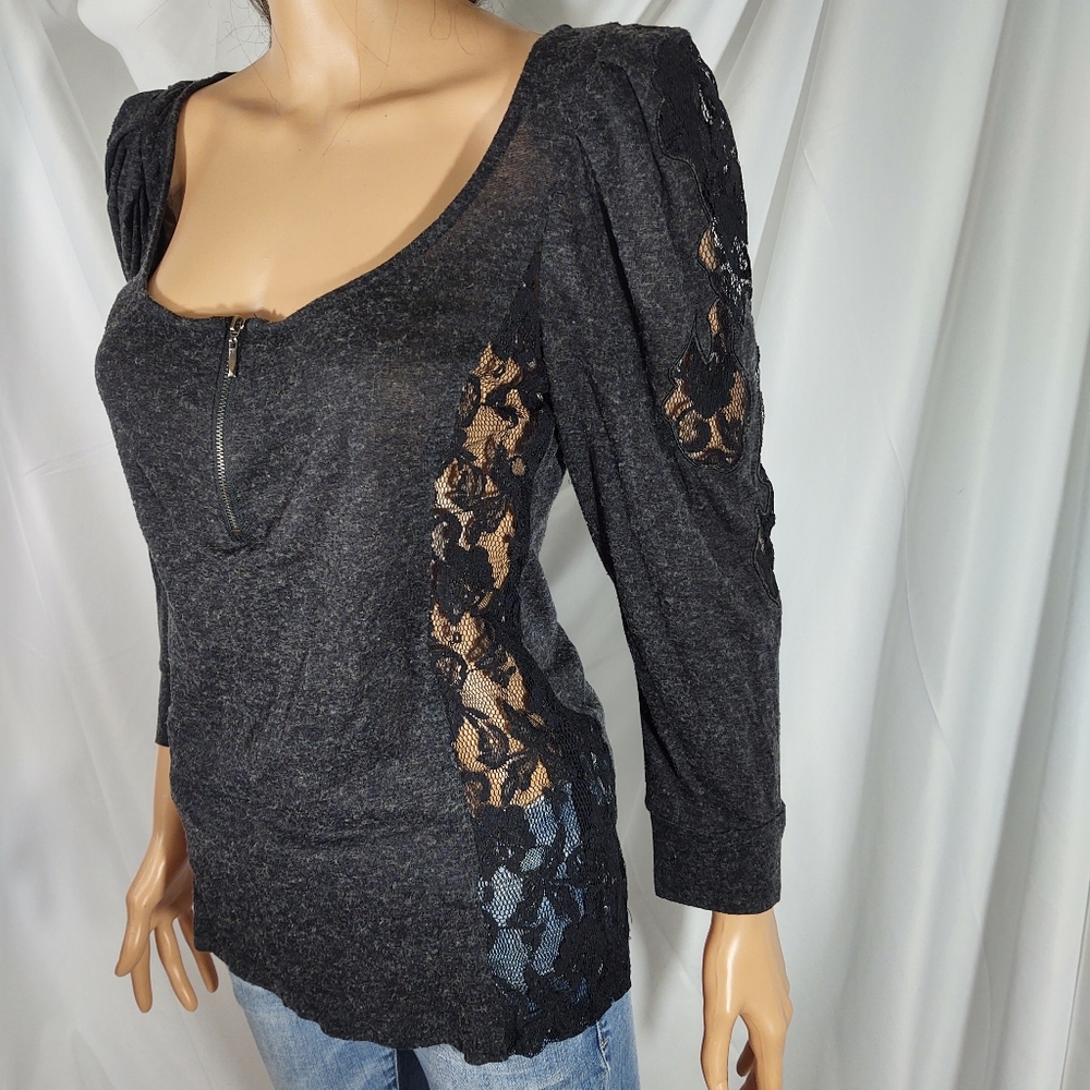 Blouse - Picture 2 of 7